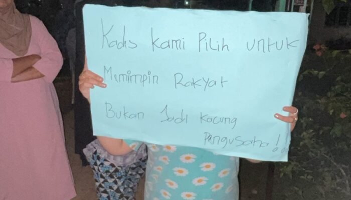 Kades Baskara Bakti di Demo Warga terkait pertambangan timah laut jenis PIP oleh CV. AMR